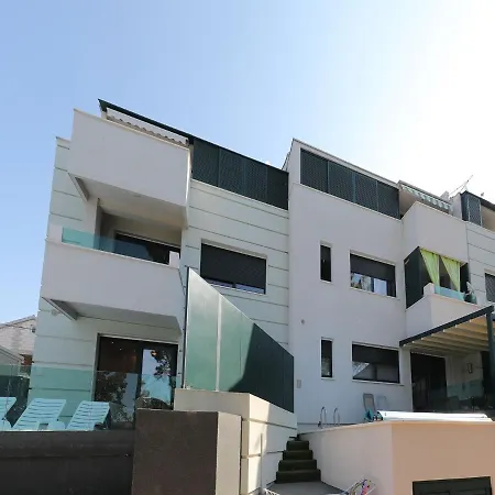 Luxurious In Dalmatia, Offering Sea Views 셀리네